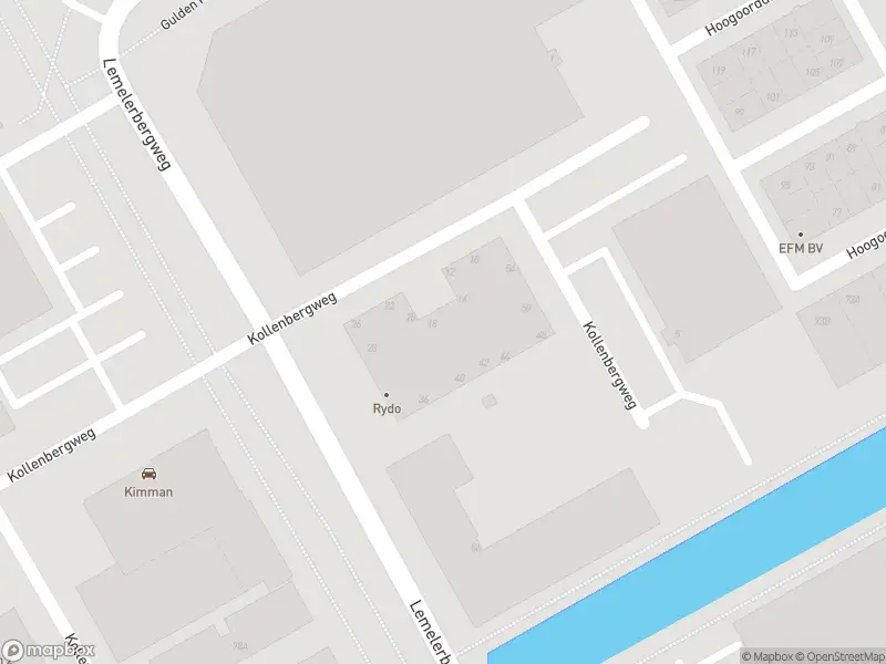 Ambulance met gepaste spoed naar de Klokkenbergweg in Amsterdam