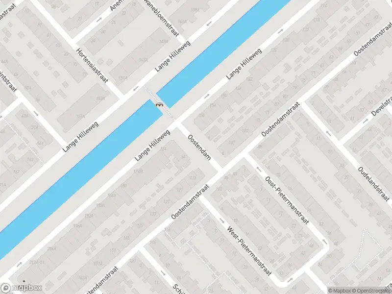 Ambulance met grote spoed naar de Oostendam in Rotterdam