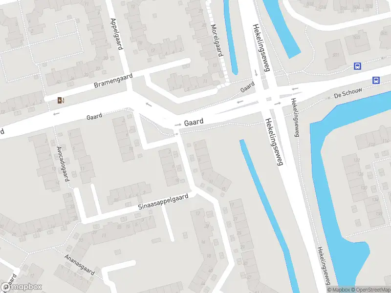 Ambulance met grote spoed naar de Kersengaard in Spijkenisse