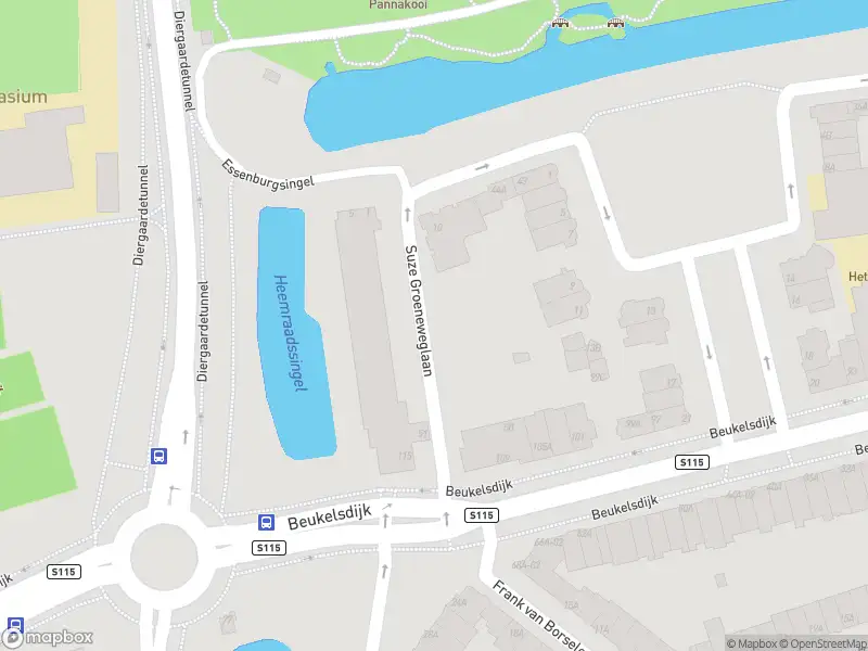 Ambulance met gepaste spoed naar de Suze Groeneweglaan in Rotterdam