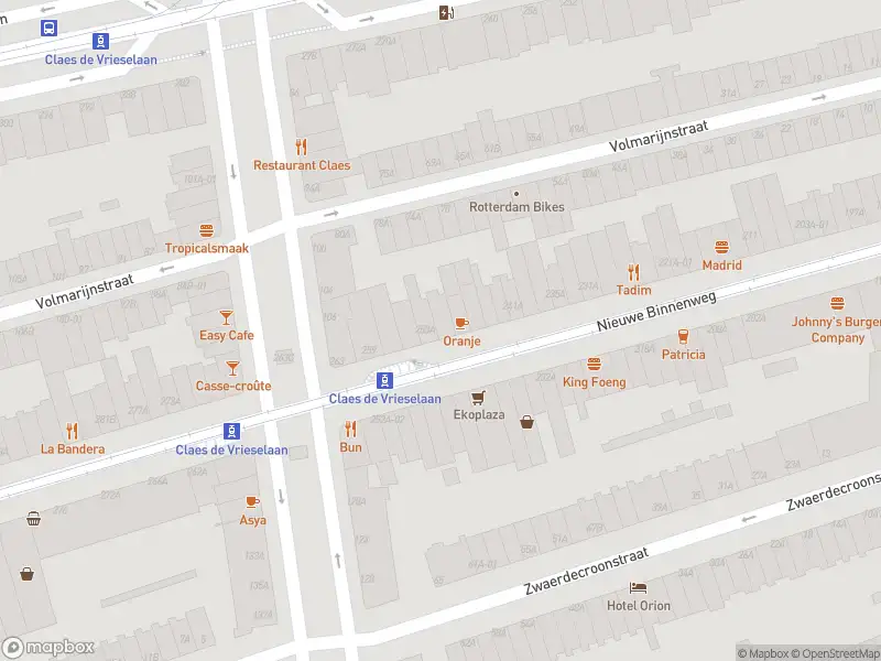 Ambulance met grote spoed naar de Nieuwe Binnenweg in Rotterdam