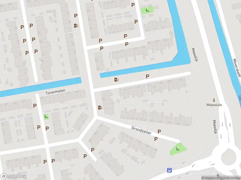 Ambulance met grote spoed naar de Schepradmolen in Maassluis