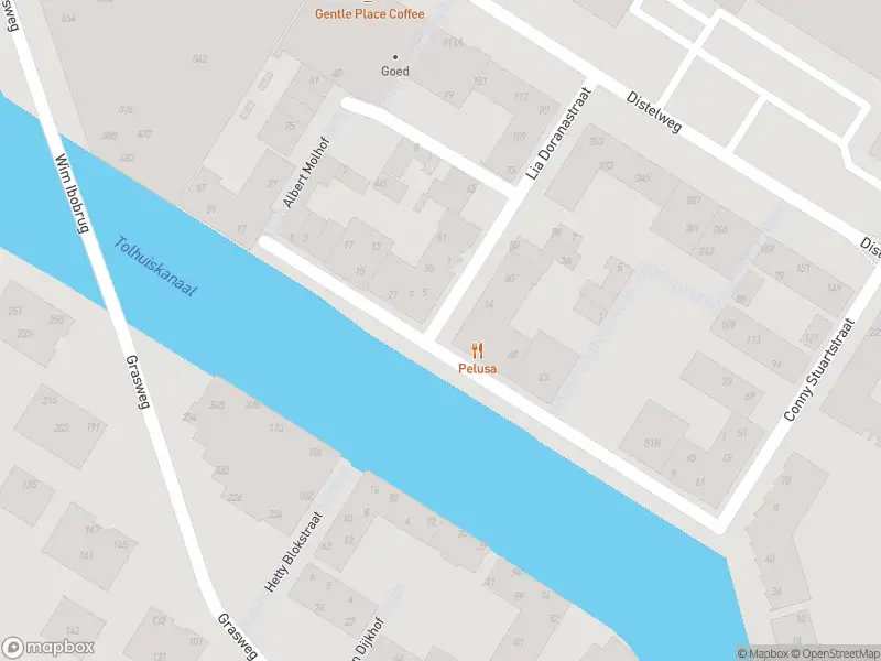 Ambulance met grote spoed naar de Leen Jongewaardkade in Amsterdam