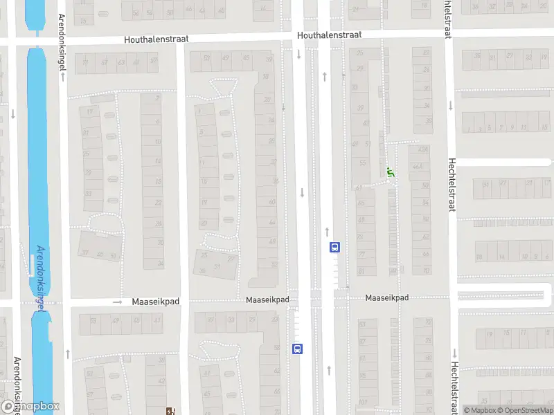 Ambulance met grote spoed naar de Hechtelstraat in Amsterdam