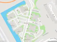 Ambulance met grote spoed naar de Entrada in Amsterdam-Duivendrecht