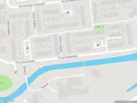 Ambulance met grote spoed naar de A M de Jonglaan in Hellevoetsluis