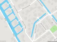 Ambulance met grote spoed naar de Adriana van Roonlaan in 's-Gravenhage