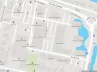 Brandweer met gepaste spoed naar de Koninginneplein in Oud-Beijerland vanwege wateroverlast