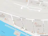 Ambulance met grote spoed naar de Oosterdoksstraat in Amsterdam