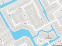 Ambulance met gepaste spoed naar de Jan Platstraat in Volendam