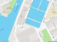 Ambulance met grote spoed naar de Watertorenweg in Rotterdam