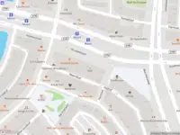 Ambulance met grote spoed naar de Goudsesingel in Rotterdam