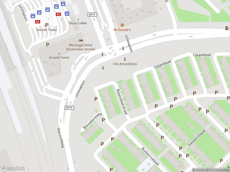 Ambulance met grote spoed naar de IJslandtpad in Amsterdam