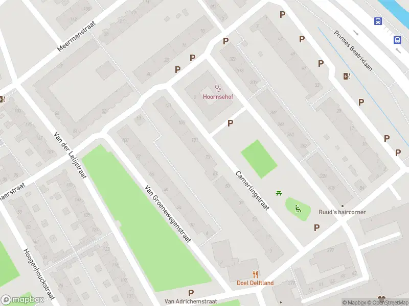 Ambulance met grote spoed naar de Vosmaerstraat in Delft