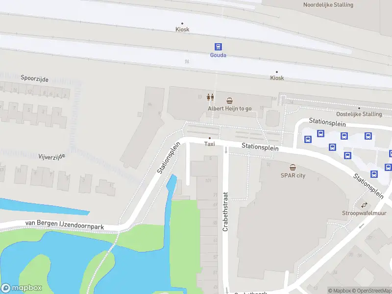 Ambulance met gepaste spoed naar de Stationsplein in Gouda