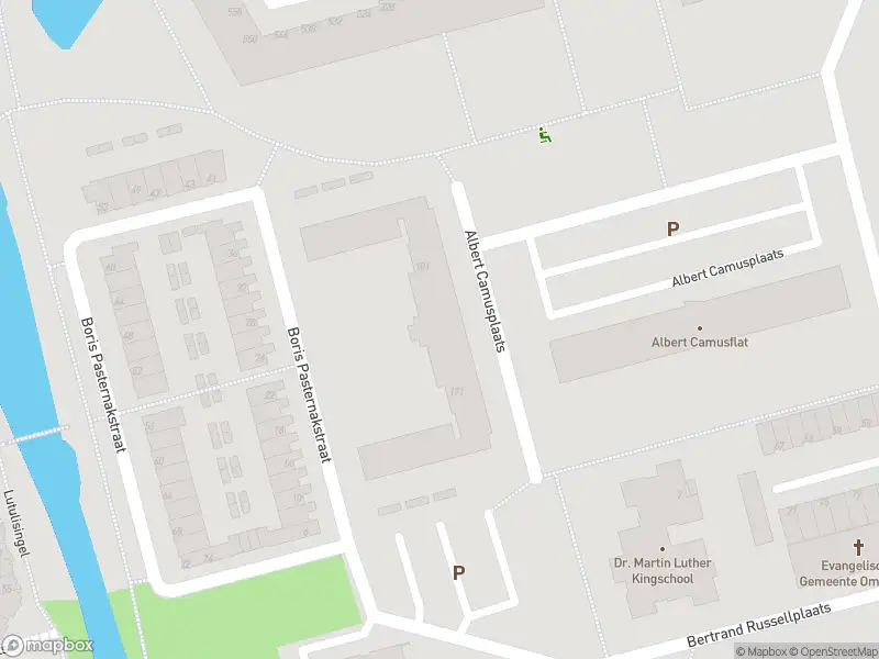 Ambulance met grote spoed naar de Albert Camusplaats in Rotterdam