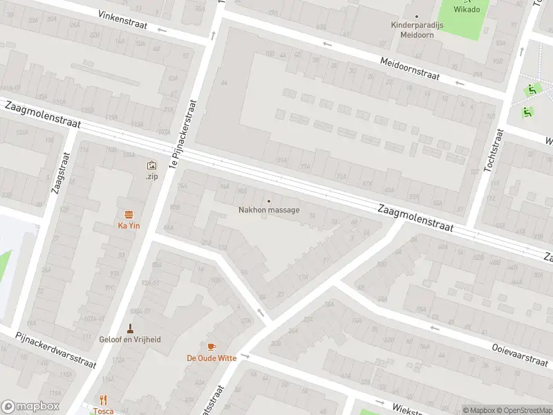 Ambulance met grote spoed naar de Zaagmolenstraat in Rotterdam