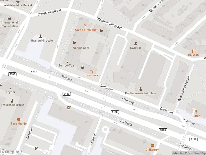 Ambulance met gepaste spoed naar de Zuidplein in Rotterdam