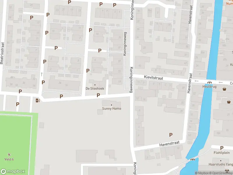 Ambulance met grote spoed naar de Koninginneweg in Numansdorp