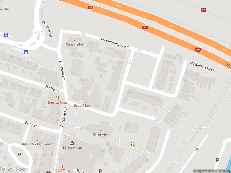 Ambulance met gepaste spoed naar de Smedemanplein in Amstelveen