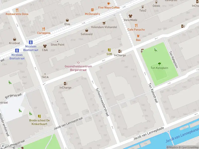 Ambulance met gepaste spoed naar de Schoolmeesterstraat in Amsterdam