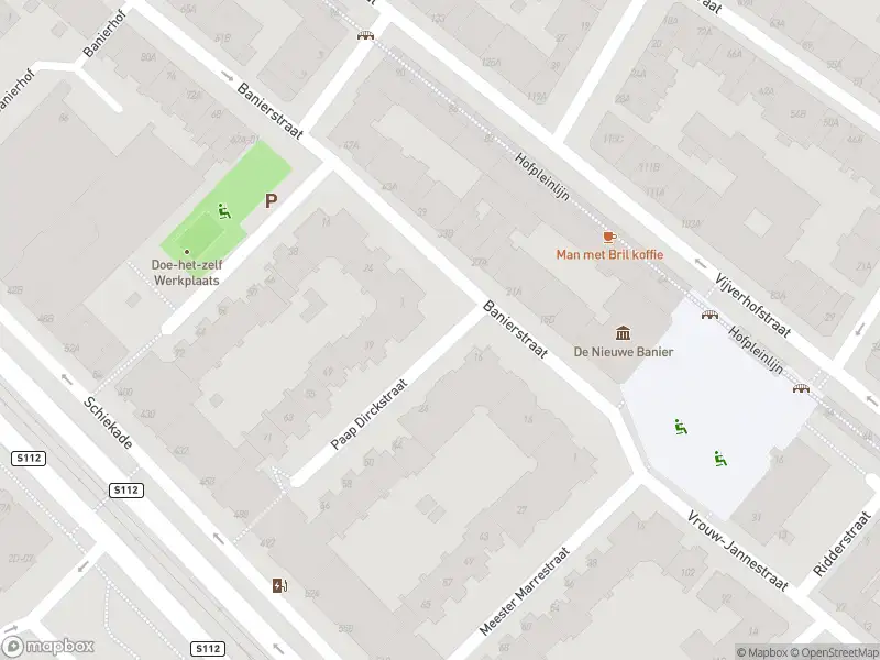 Ambulance met gepaste spoed naar de Paap Dirckstraat in Rotterdam