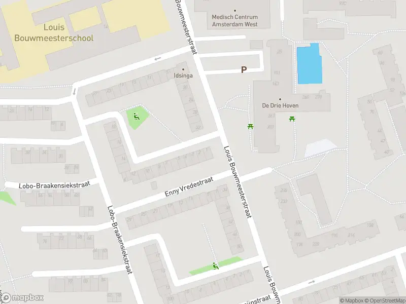 Ambulance met grote spoed naar de Christine Stoetzhof in Amsterdam