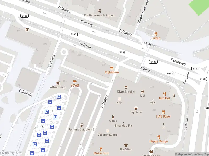 Ambulance met grote spoed naar de Zuidplein in Rotterdam