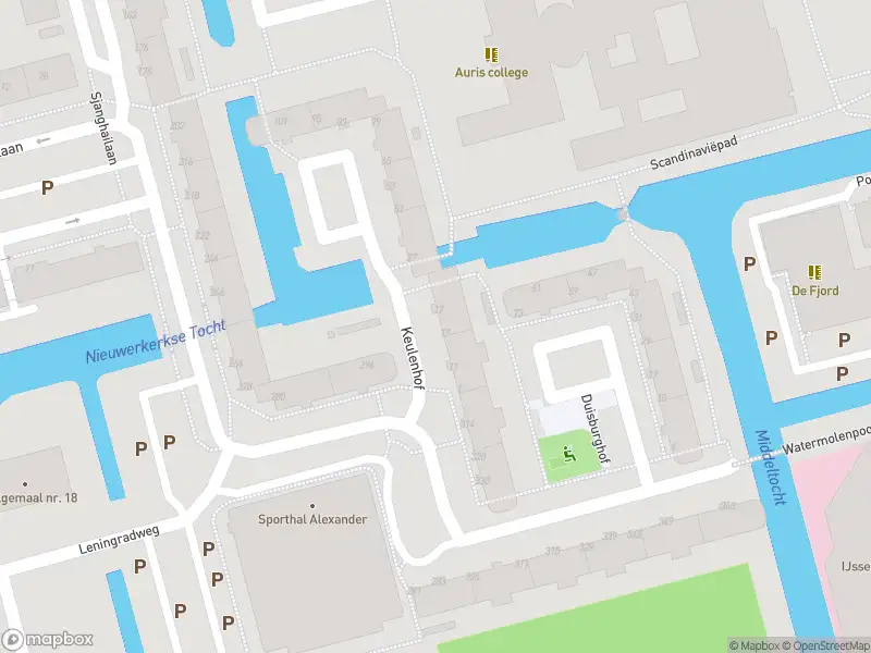 Ambulance met grote spoed naar de Keulenhof in Rotterdam