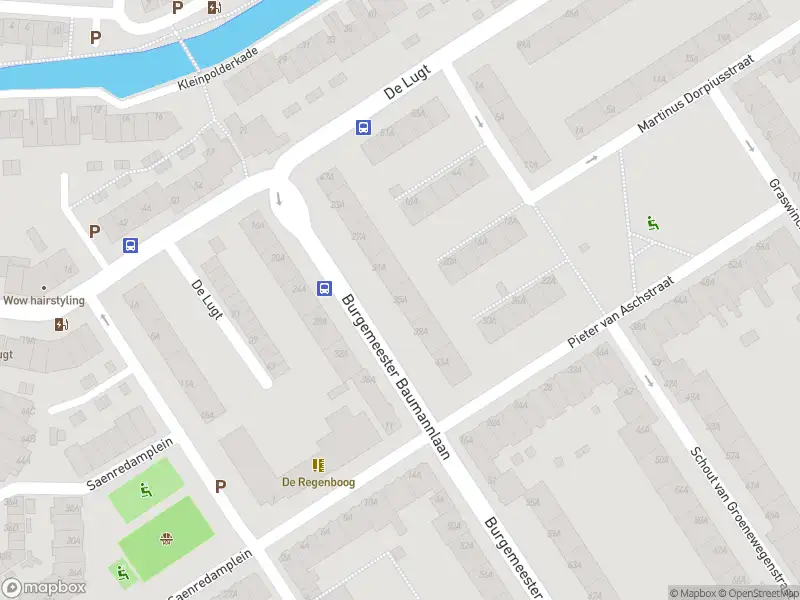 Ambulance met grote spoed naar de Burgemeester Baumannlaan in Rotterdam