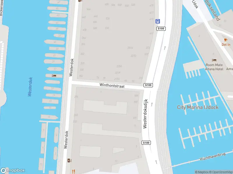 Ambulance met grote spoed naar de Winthontstraat in Amsterdam