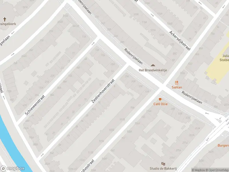 Ambulance met gepaste spoed naar de Zestienhovenstraat in Rotterdam