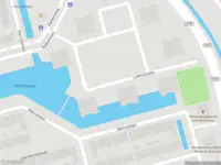 Ambulance met grote spoed naar de Lieftinckplaats in Rotterdam