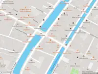 Ambulance met gepaste spoed naar de Oude Doelenstraat in Amsterdam