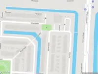 Ambulance met grote spoed naar de Harderwater in Barendrecht