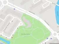 Ambulance met grote spoed naar de Burgemeester Stulemeijerlaan in Schiedam