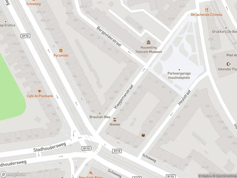 Ambulance met grote spoed naar de Vlaggemanstraat in Rotterdam