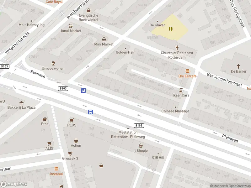 Ambulance met grote spoed naar de Pleinweg in Rotterdam