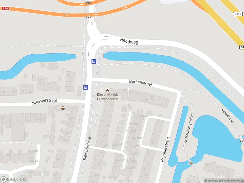 Ambulance met grote spoed naar de Berkenstraat in Duivendrecht