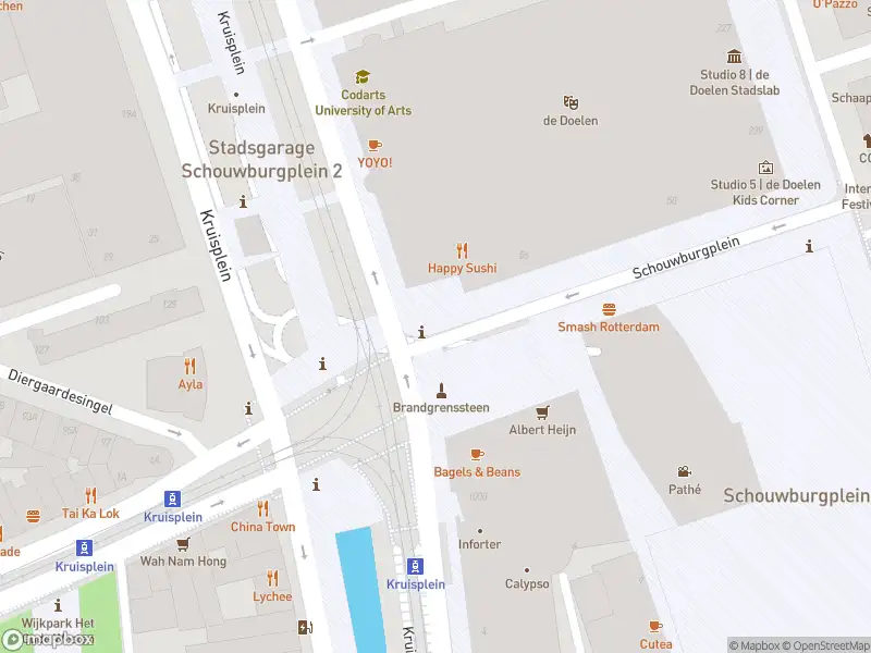 Ambulance met gepaste spoed naar de Kruisplein in Rotterdam