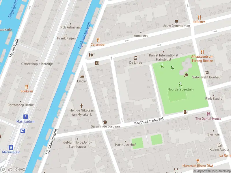 Ambulance met gepaste spoed naar de Karthuizersdwarsstraat in Amsterdam