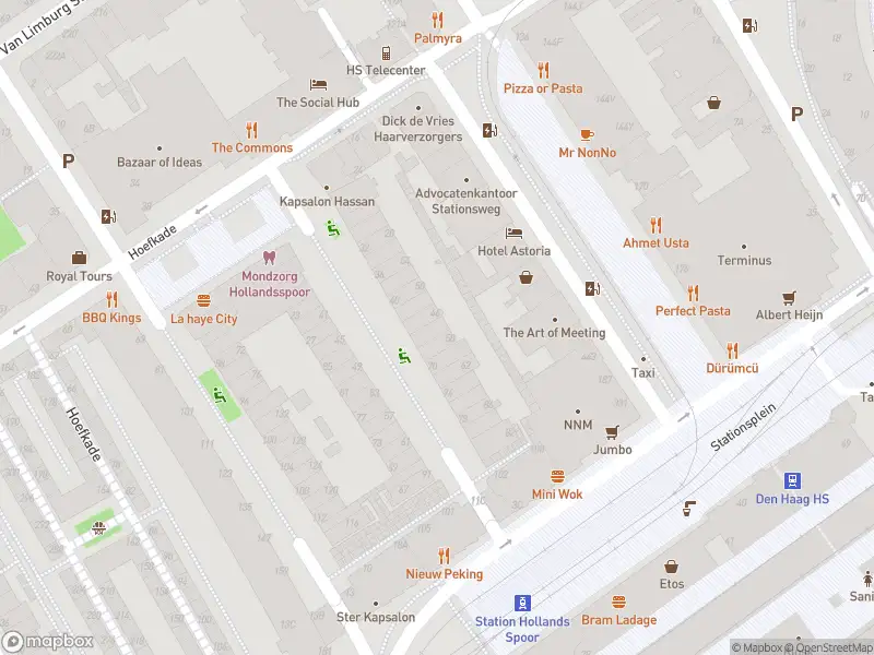 Ambulance met gepaste spoed naar de Stationsplein in 's-Gravenhage