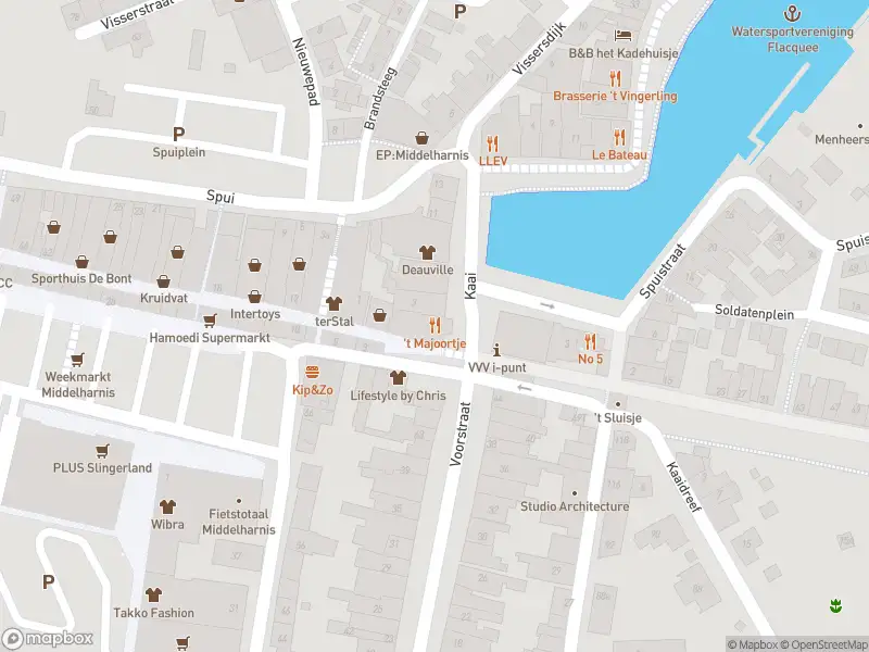 Ambulance met grote spoed naar de Kaai in Middelharnis