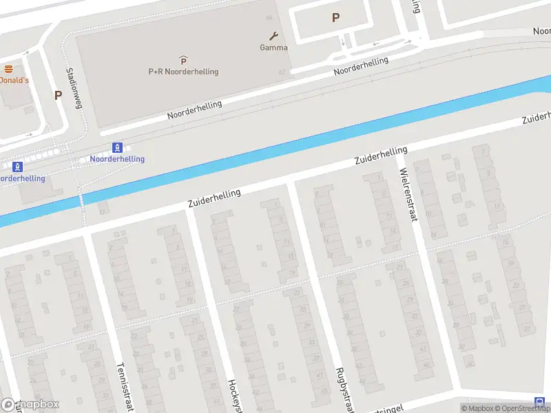 Ambulance met gepaste spoed naar de Rugbystraat in Rotterdam