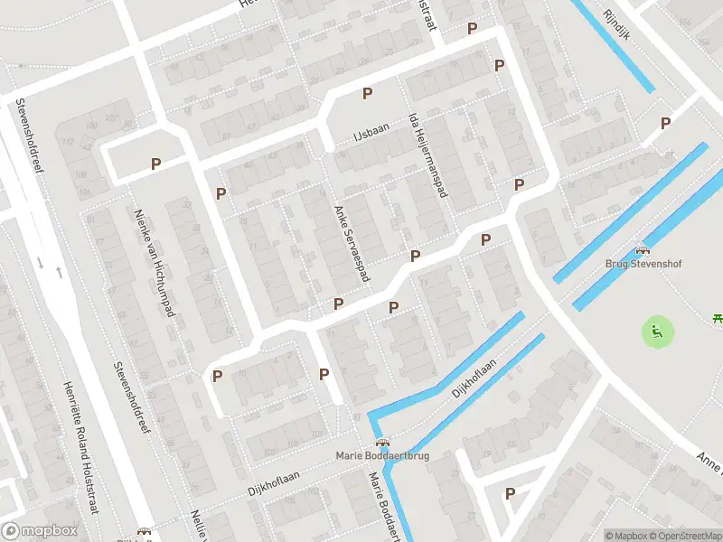 Ambulance met grote spoed naar de Anke Servaespad in Leiden