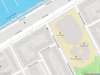 Ambulance met grote spoed naar de Noorderhavenkade in Rotterdam