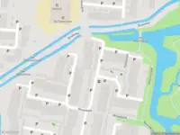 Ambulance met gepaste spoed naar de Strandschelpenbank in Leiden