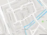 Ambulance met grote spoed naar de Anke Servaespad in Leiden