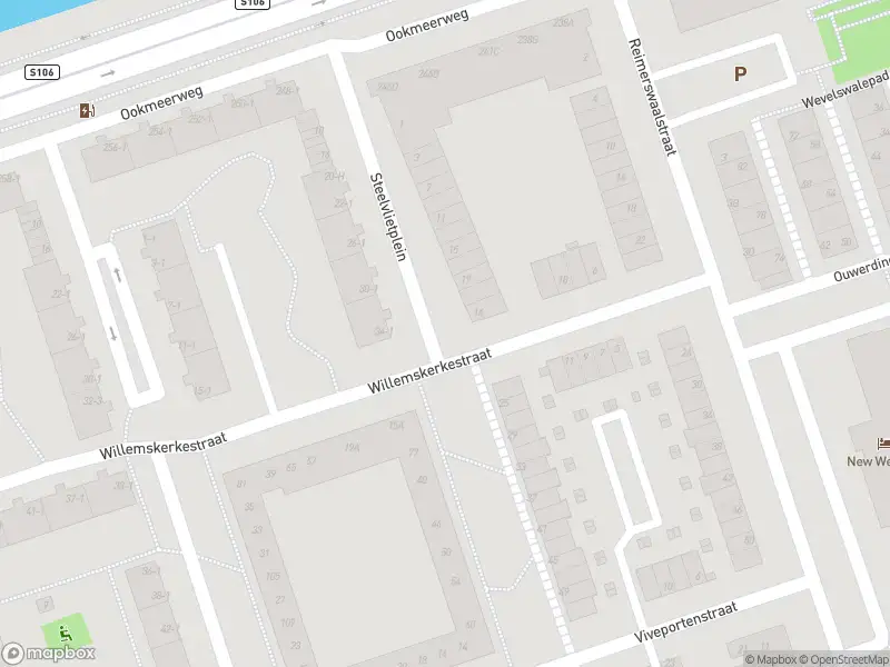 Ambulance met grote spoed naar de Steelvlietplein in Amsterdam
