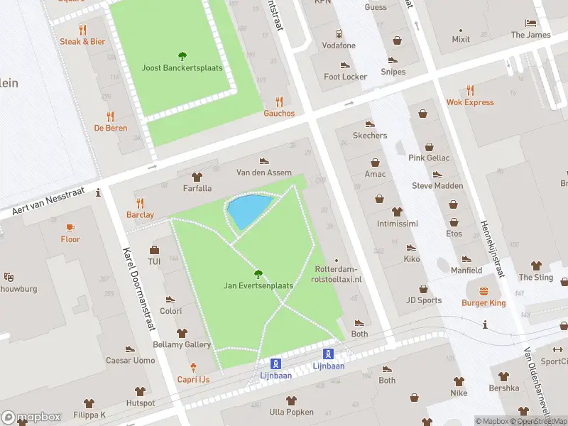 Ambulance met grote spoed naar de Jan Evertsenplaats in Rotterdam